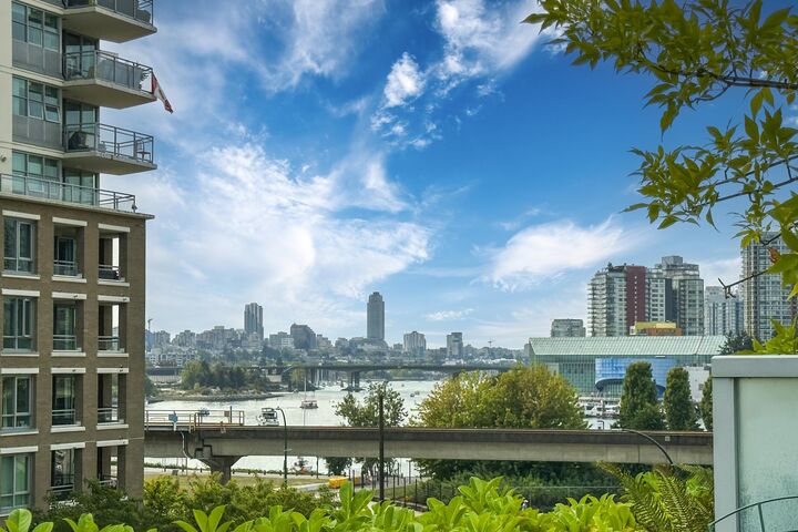 Property Photo:  125 Milross Avenue 306  BC V6A 0A1 