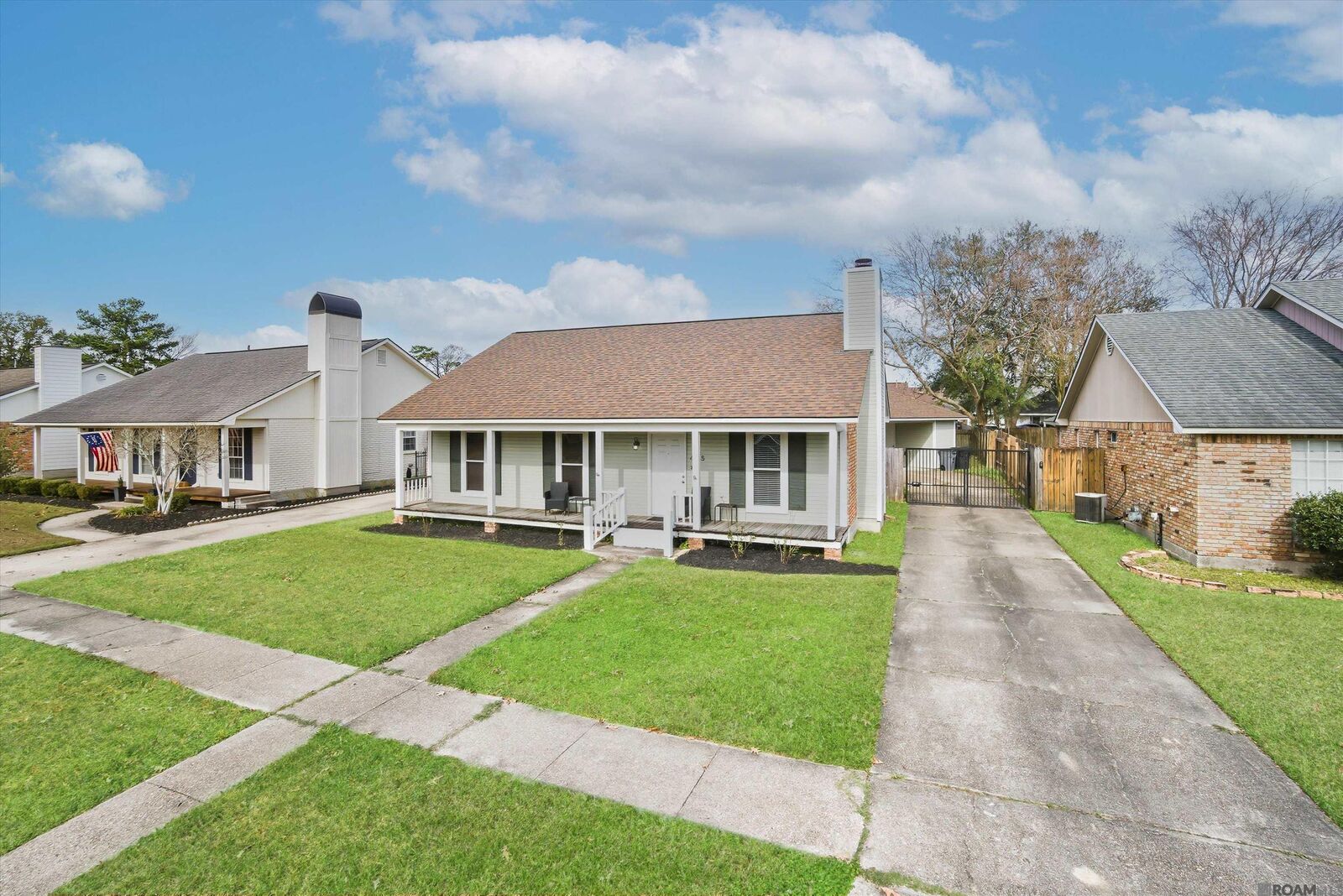 Property Photo: 4445 Country Hill Dr LA 70816