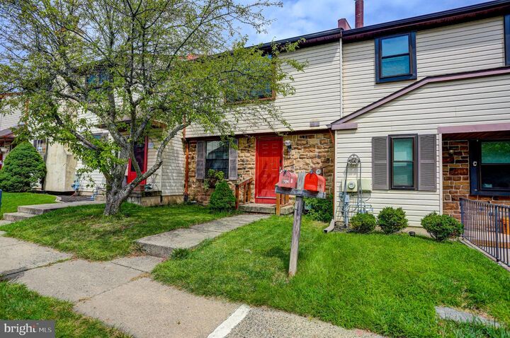 Property Photo:  977 Browning Place  PA 18974 