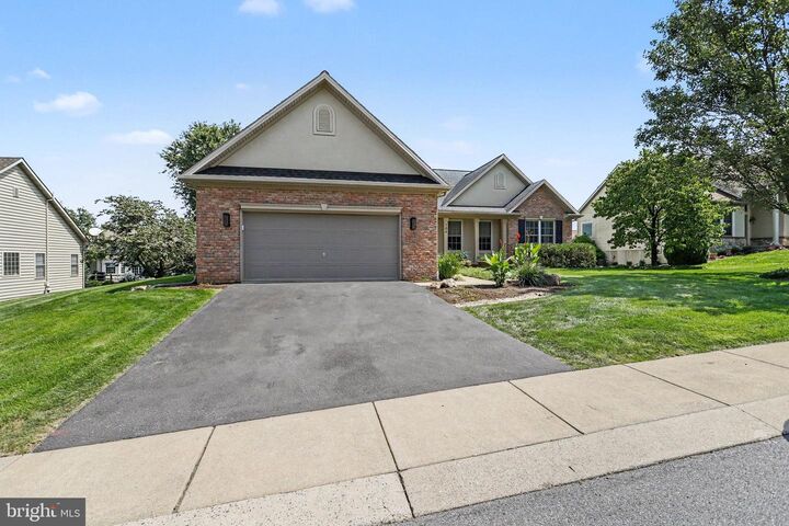 Property Photo: 104 Kilgannon Lane PA 17603
