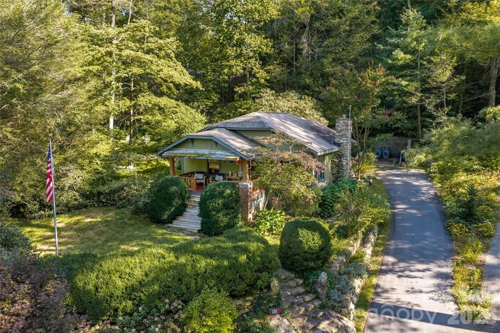Property Photo:  95 Chestnut Hill Loop Road  NC 28735 