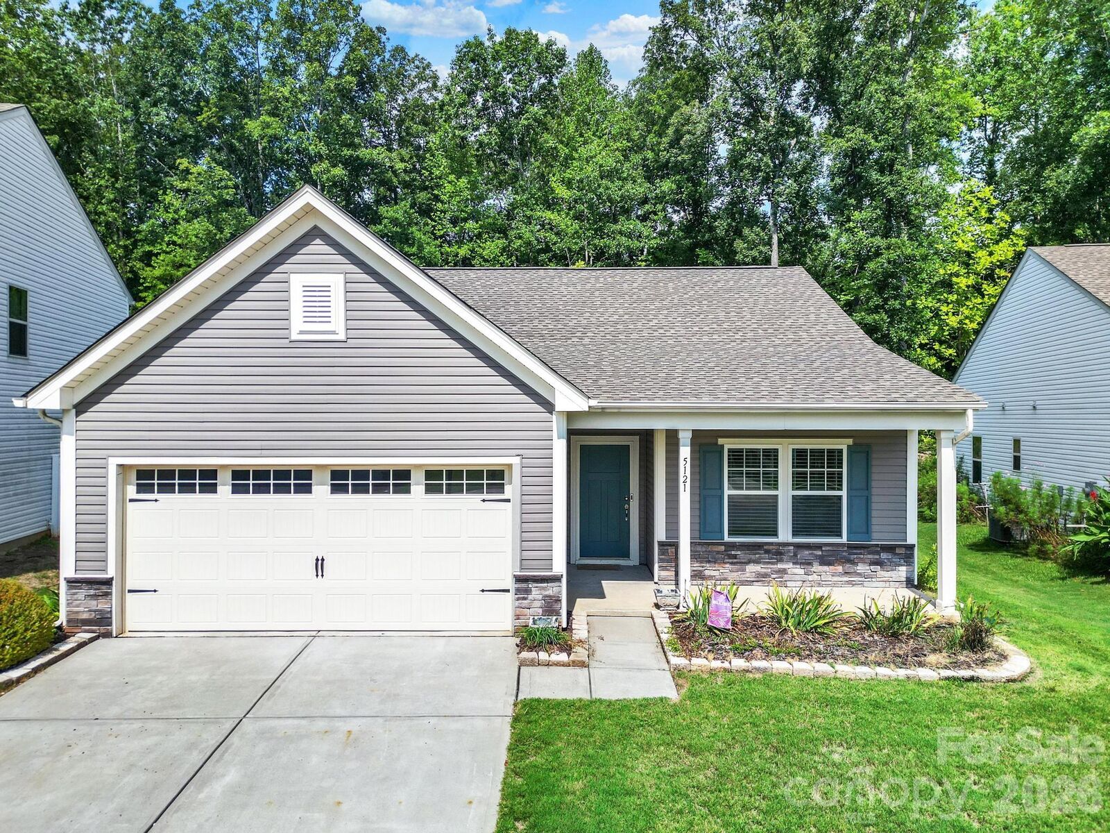 Property Photo:  5121 Saddleback Drive  NC 28120 
