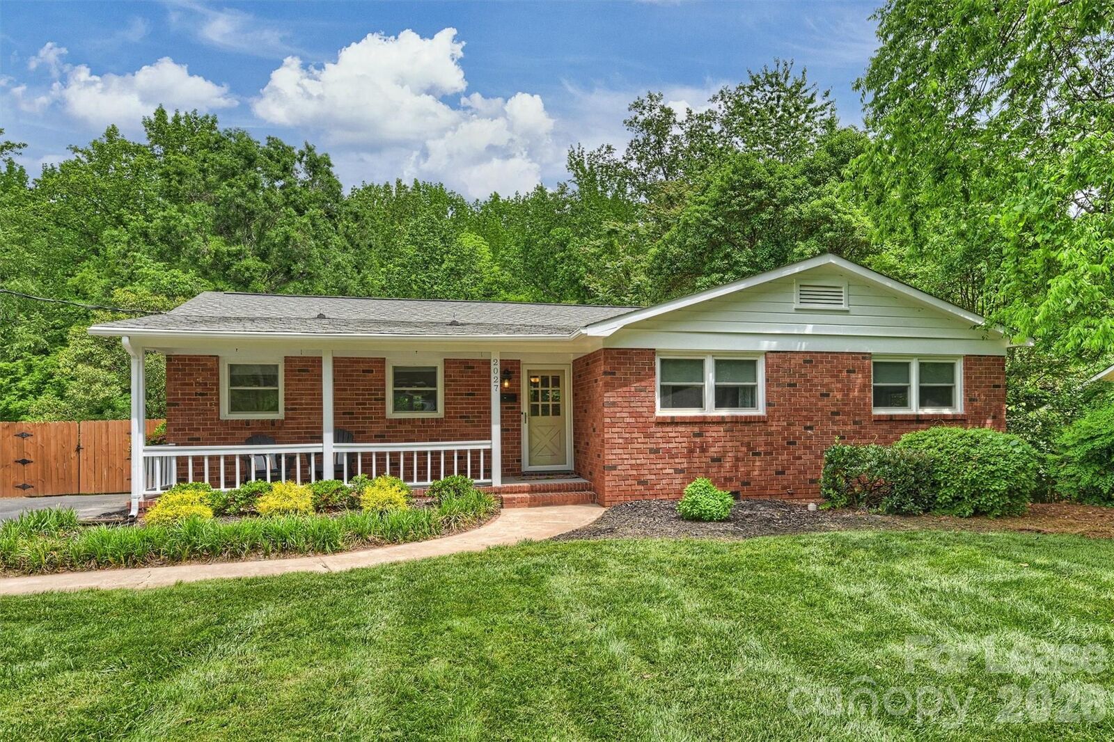 Property Photo: 2027 Wensley Drive NC 28210