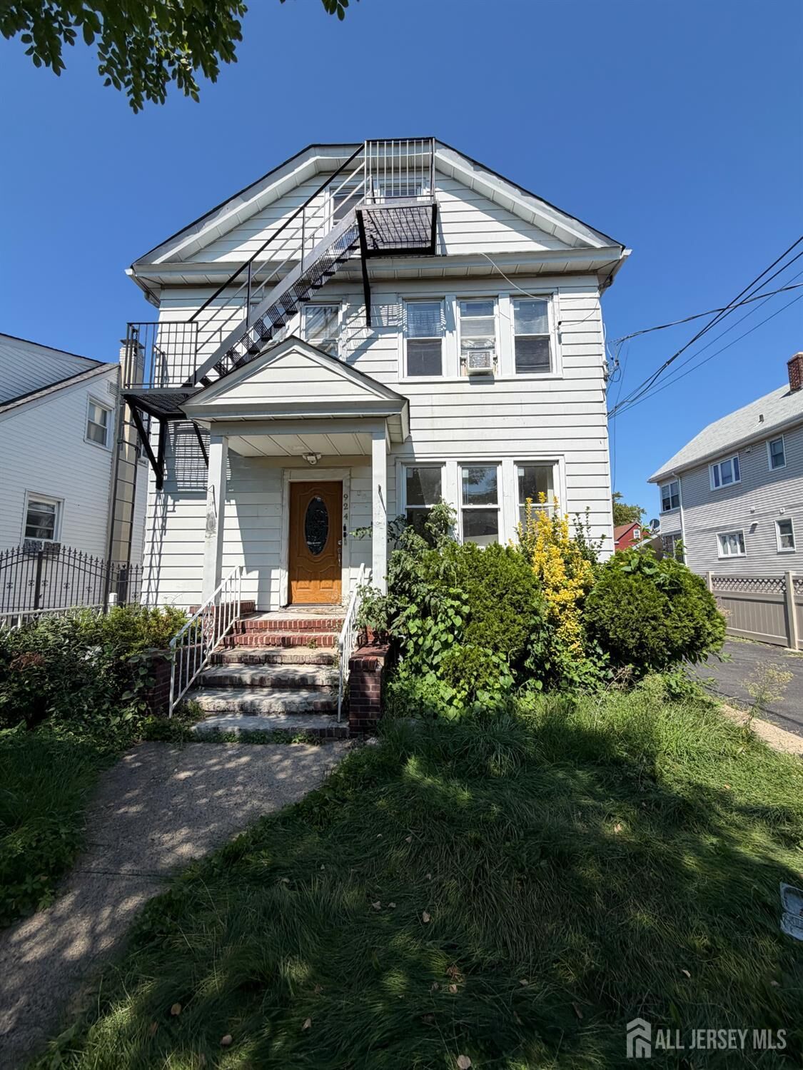 Property Photo:  924 Monroe Avenue  NJ 07201 