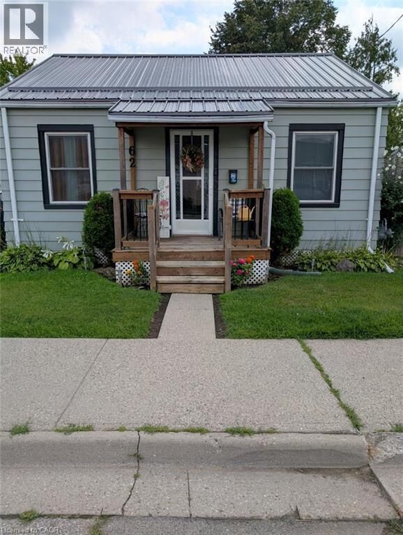 Property Photo:  62 Ninth Avenue  ON N3S 1E4 