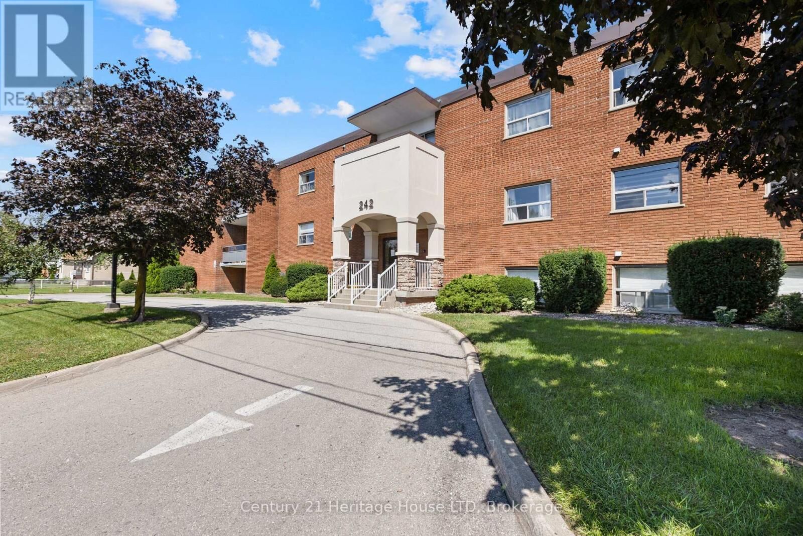 Property Photo:  242 Oakdale Avenue 109  ON L2P 3K5 