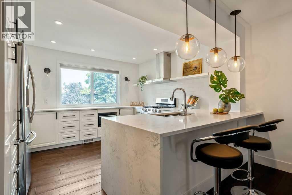 Property Photo:  210 86 Avenue Southeast  AB T2H 1N6 