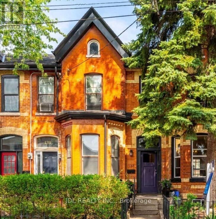 Property Photo: 137 Denison Ave Avenue ON M5T 2N2