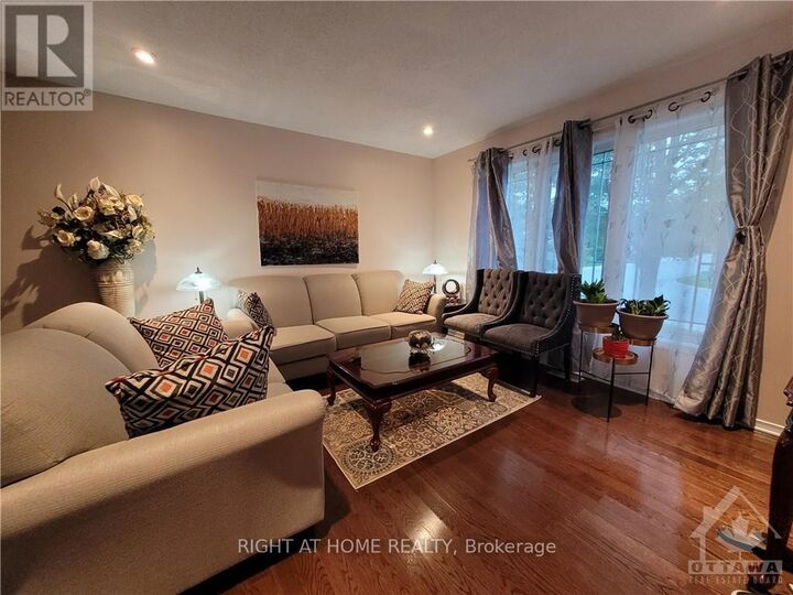 Property Photo:  239 Highpointe Crescent  ON K2J 5N8 