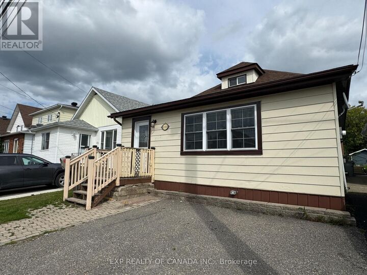 Property Photo:  222 Maple Street South  ON P4N 1Z2 
