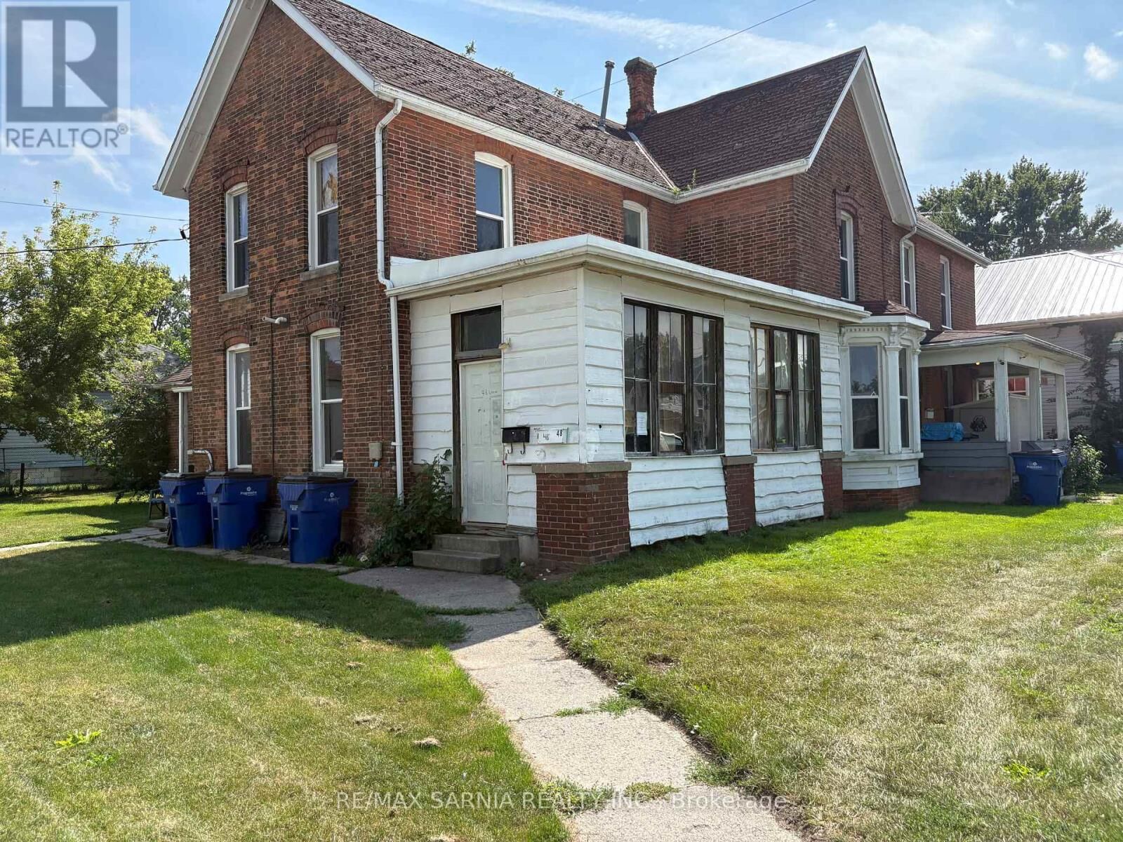Property Photo:  50 Lorne Avenue 48, 49, 50  ON N7M 1R9 