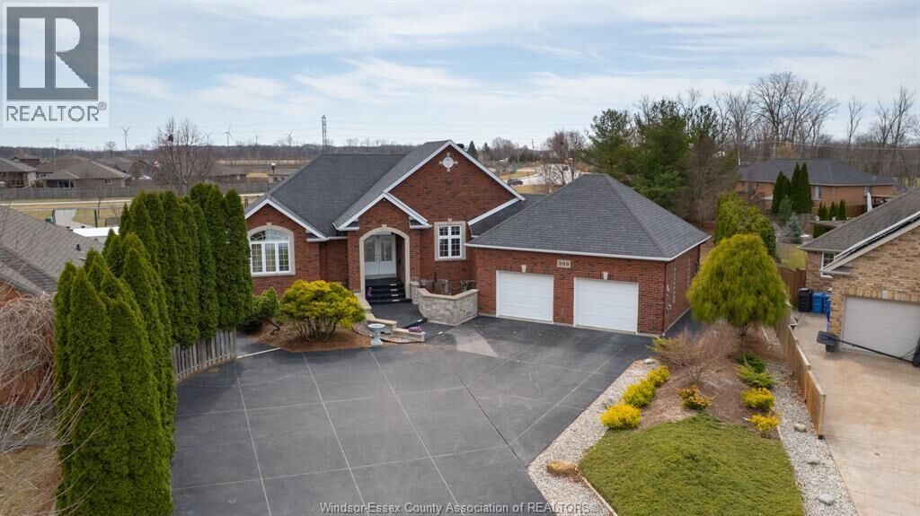 Property Photo:  389 Pinehurst Drive  ON N8L 0X4 