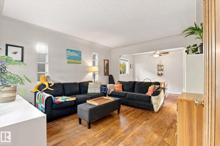 Property Photo:  10943 72 Avenue NW  AB T6G 0B1 