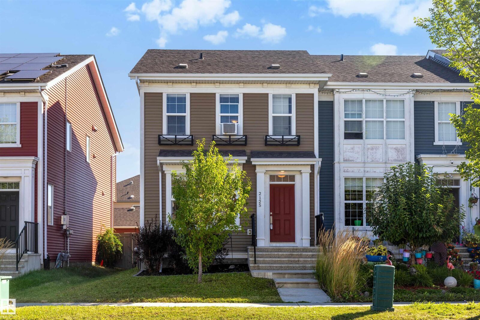 Property Photo:  2125 24 Street NW  AB T6T 0Y4 