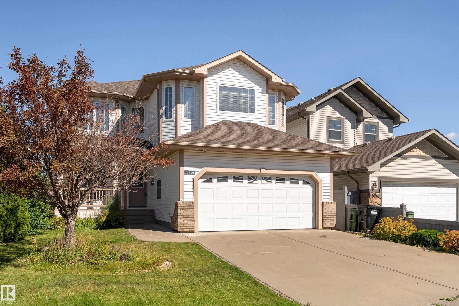 Property Photo:  10820 178 Avenue NW  AB T5X 6H6 
