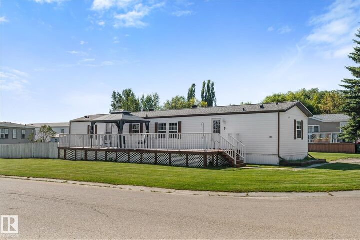 Property Photo:  3400 48 Street  AB T7Z 1R9 