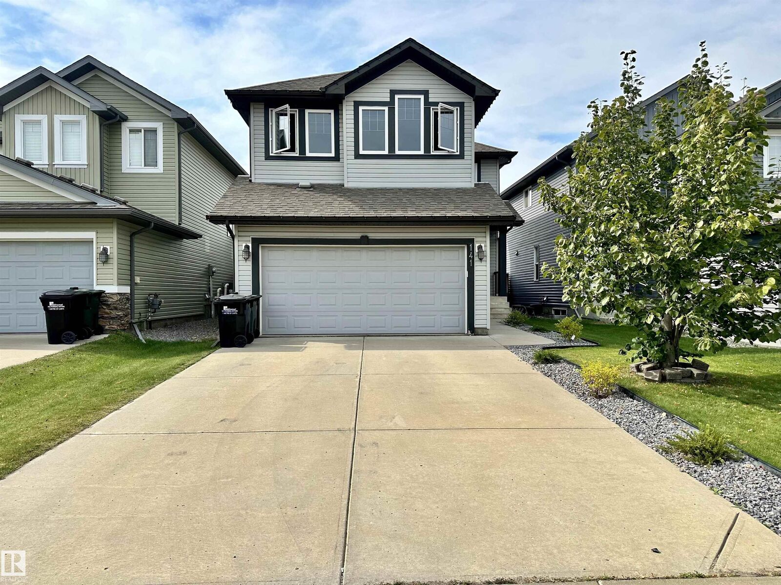 Property Photo:  141 Sutton Close  AB T8H 0T8 
