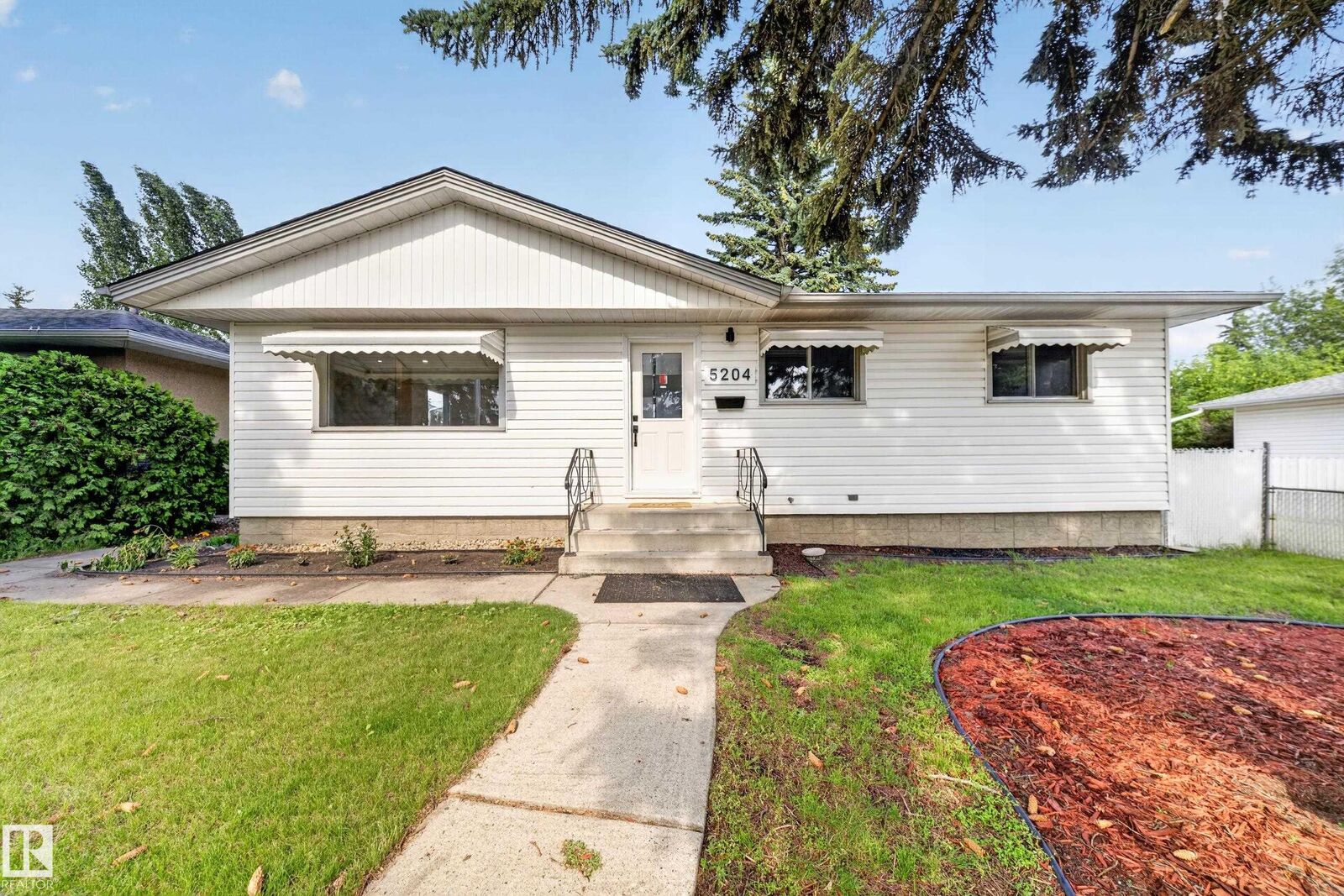 Property Photo:  5204 97A Avenue NW  AB T6B 1E1 