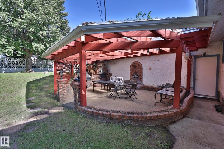 Property Photo:  51 Sheridan Drive  AB T8N 0J1 