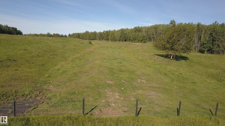 Property Photo:  Twp 542 & Rge Rd 40  AB T0E 1H0 