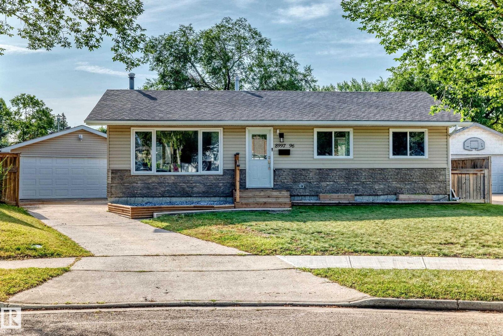 Property Photo:  8997 96 Ave  AB T8L 1E3 