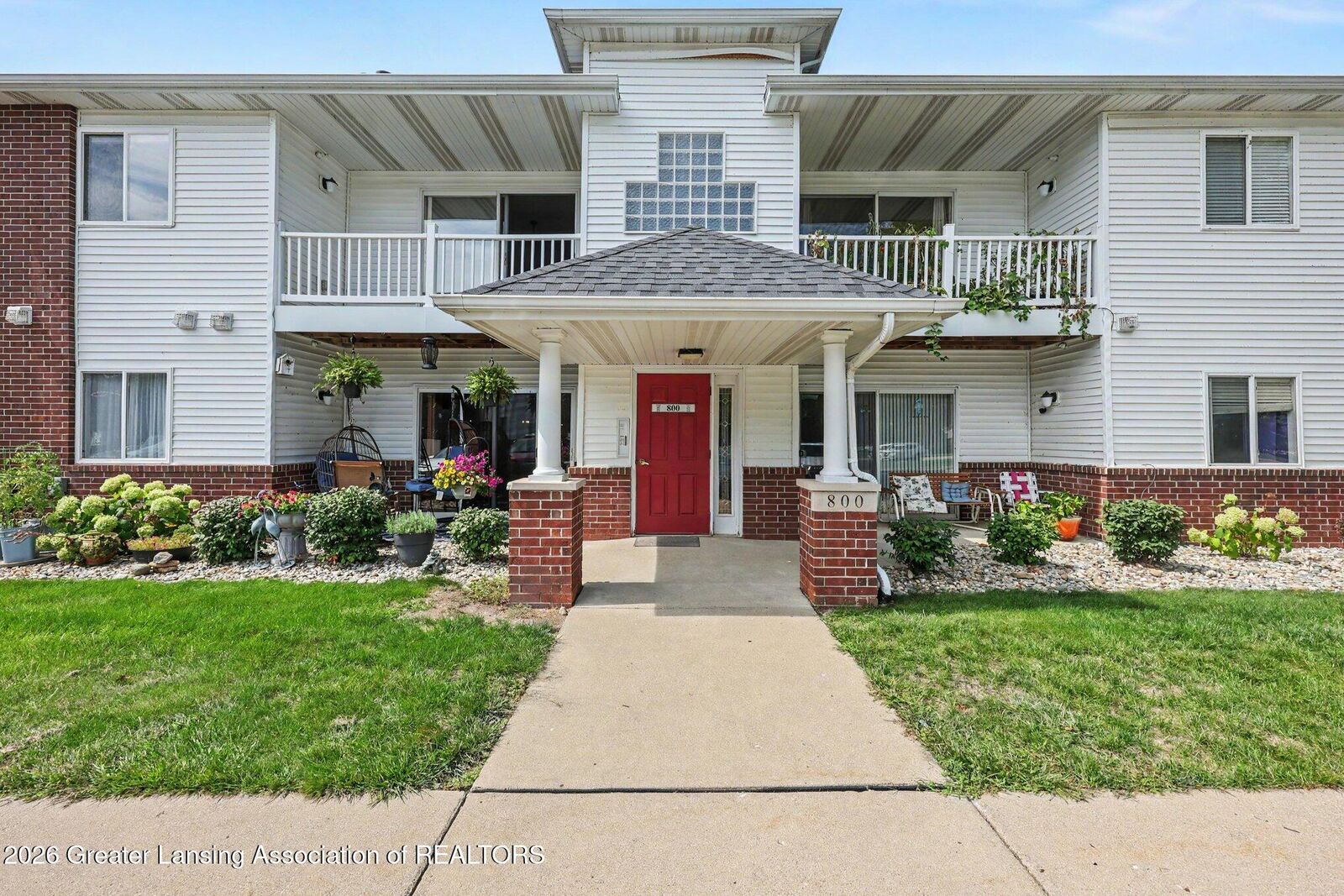 Property Photo:  813 Carom Circle  MI 48854 