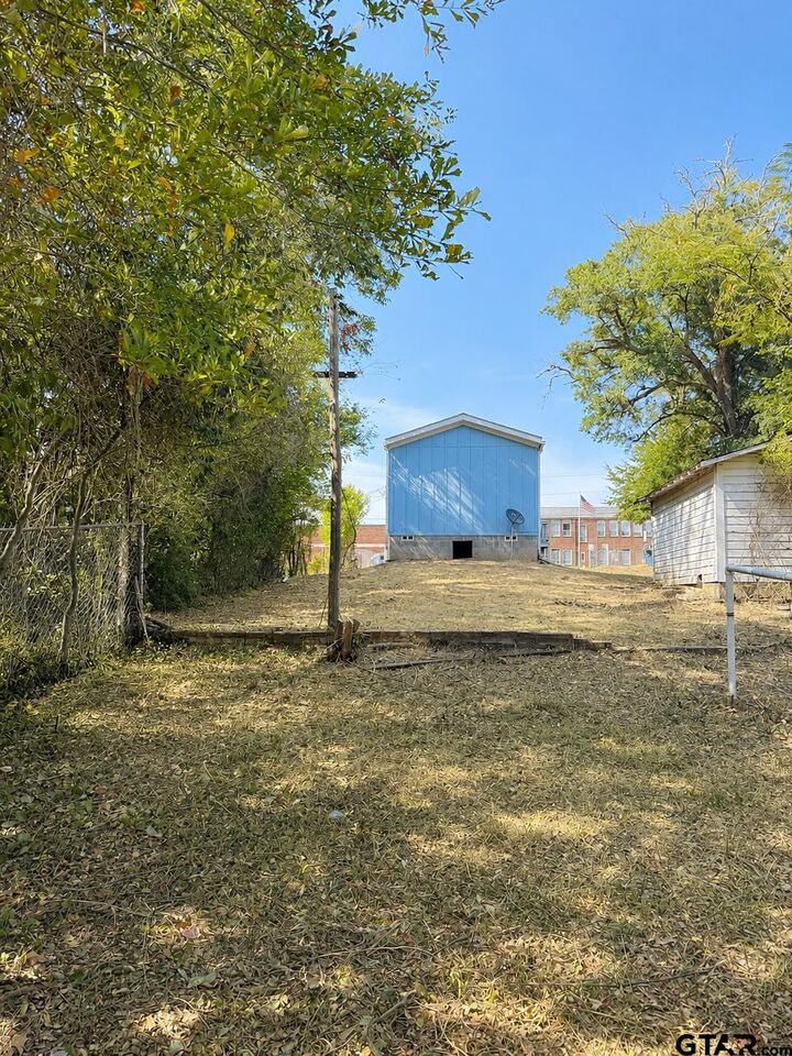 Property Photo:  510 E Henderson St.  TX 75684 