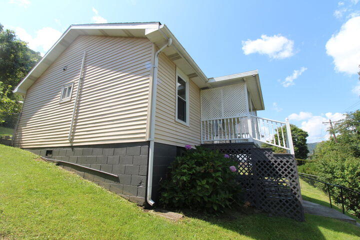 Property Photo:  1304 Terrace St  WV 25951 