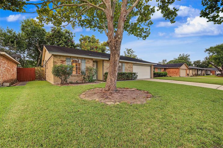 Property Photo:  9912 Blue Bird Street  TX 77571 