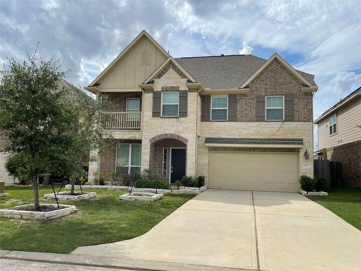Property Photo: 627 Oak Circle Drive E TX 77301