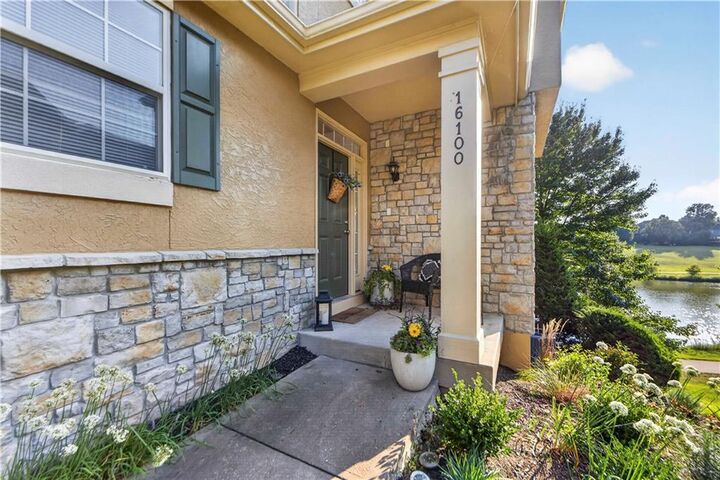 Property Photo:  16100 Linden Street  KS 66085 