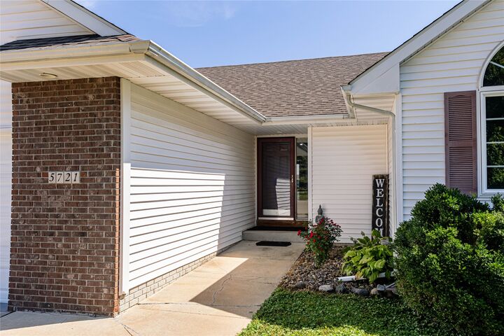 Property Photo: 5721 SE 30th Street IA 50320