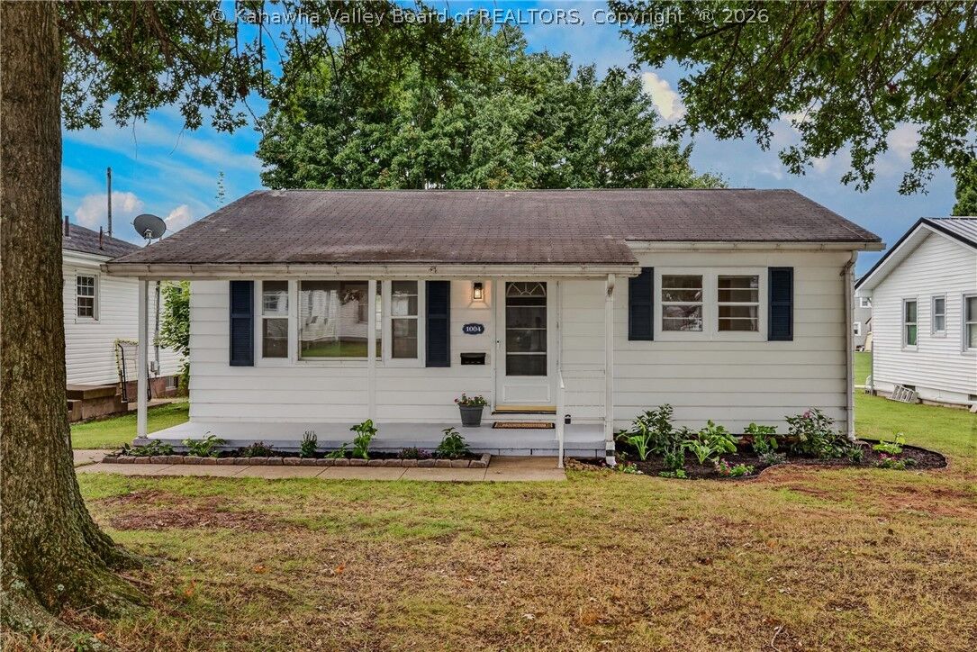 Property Photo:  1004 Henrietta Street  WV 26164 