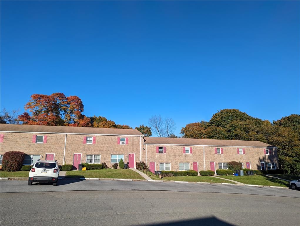 Property Photo: 121 E Hillcrest Lane E43 PA 18080