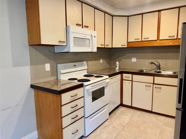 Property Photo:  14649 Pine Glen Circle  FL 33559 