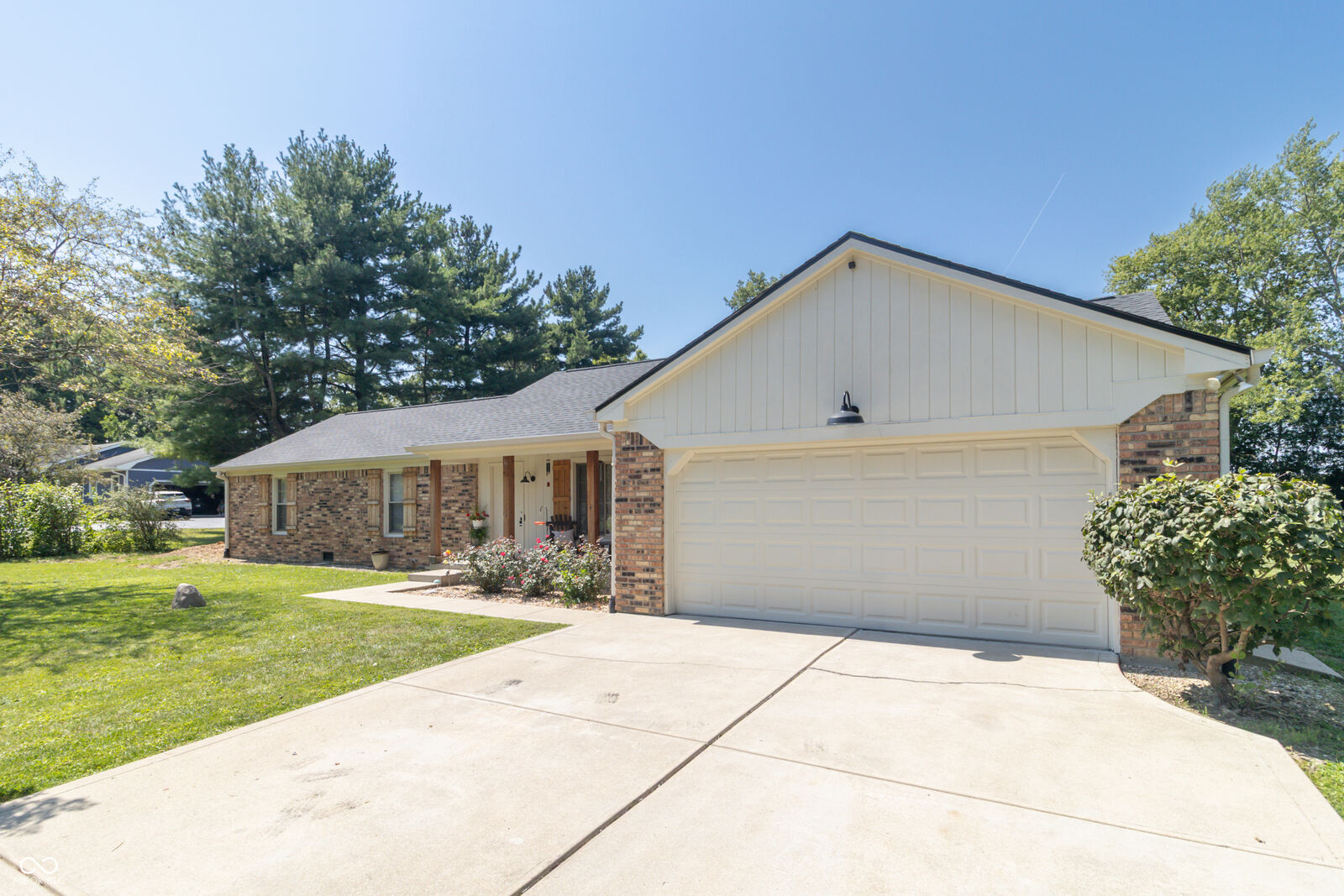 Property Photo: 5532 Arrowhead Drive IN 46140