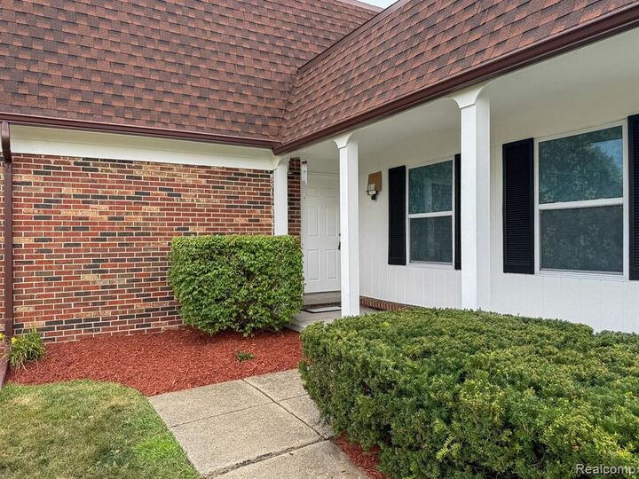 Property Photo: 2863 Continental Drive MI 48083 5755