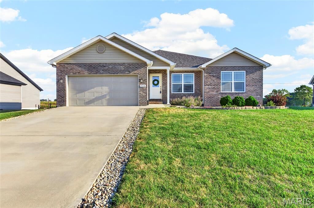 Property Photo: 636 Eisenhower Boulevard IL 62294