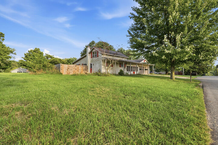 Property Photo: 410 Blanchard Street MI 48860