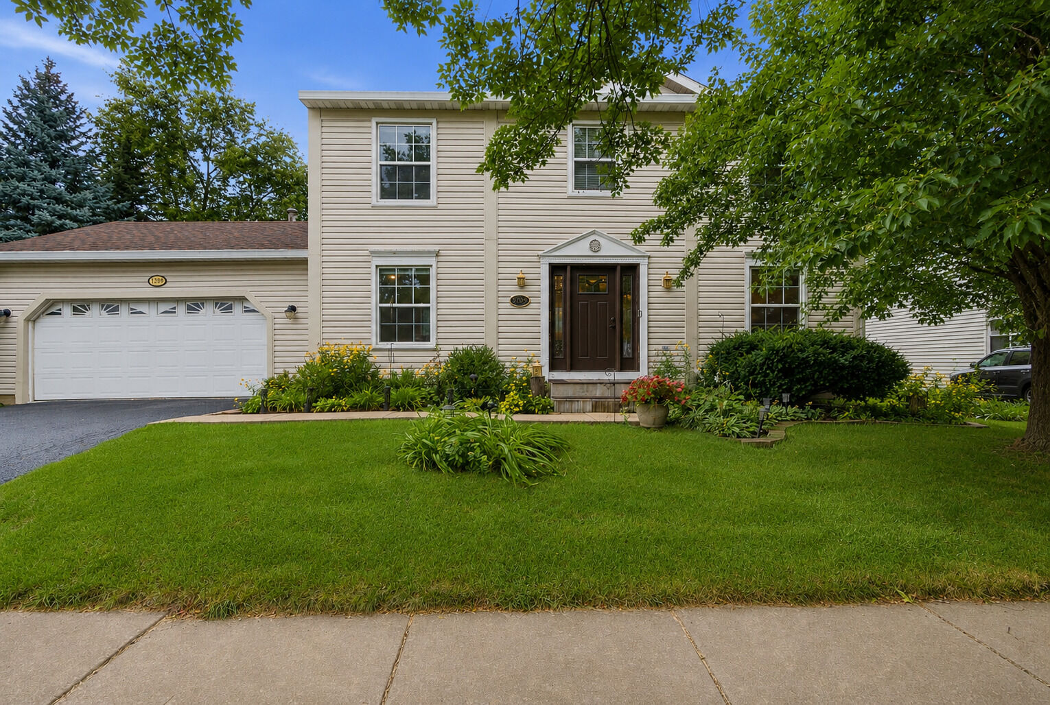 Property Photo: 1209 River Oak Drive IL 60565