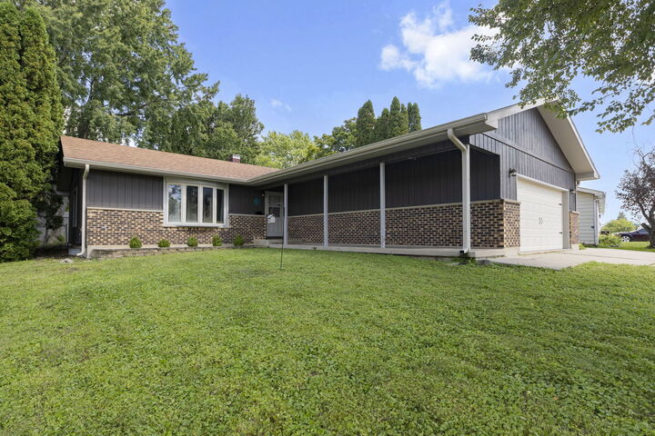 Property Photo:  824 Royal Drive  IL 60050 