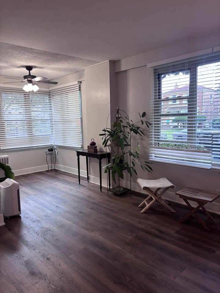Property Photo:  2610 W Balmoral Avenue 103  IL 60625 