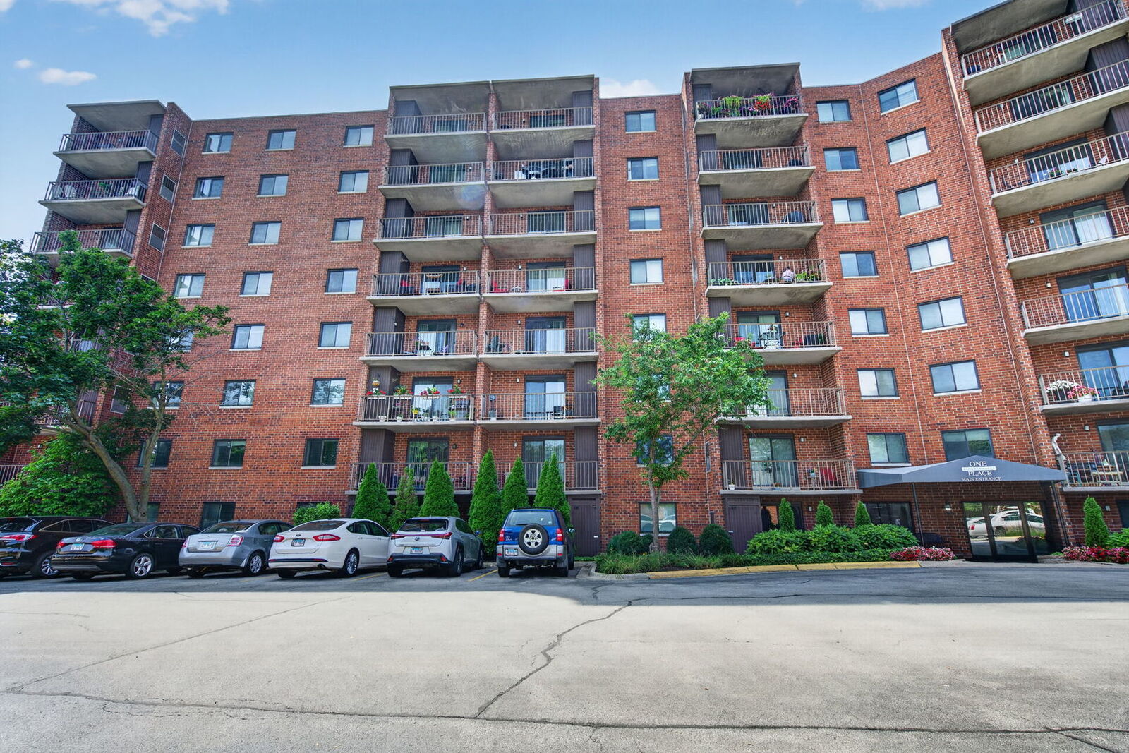 Property Photo: 1 Bloomingdale Place 207 IL 60108
