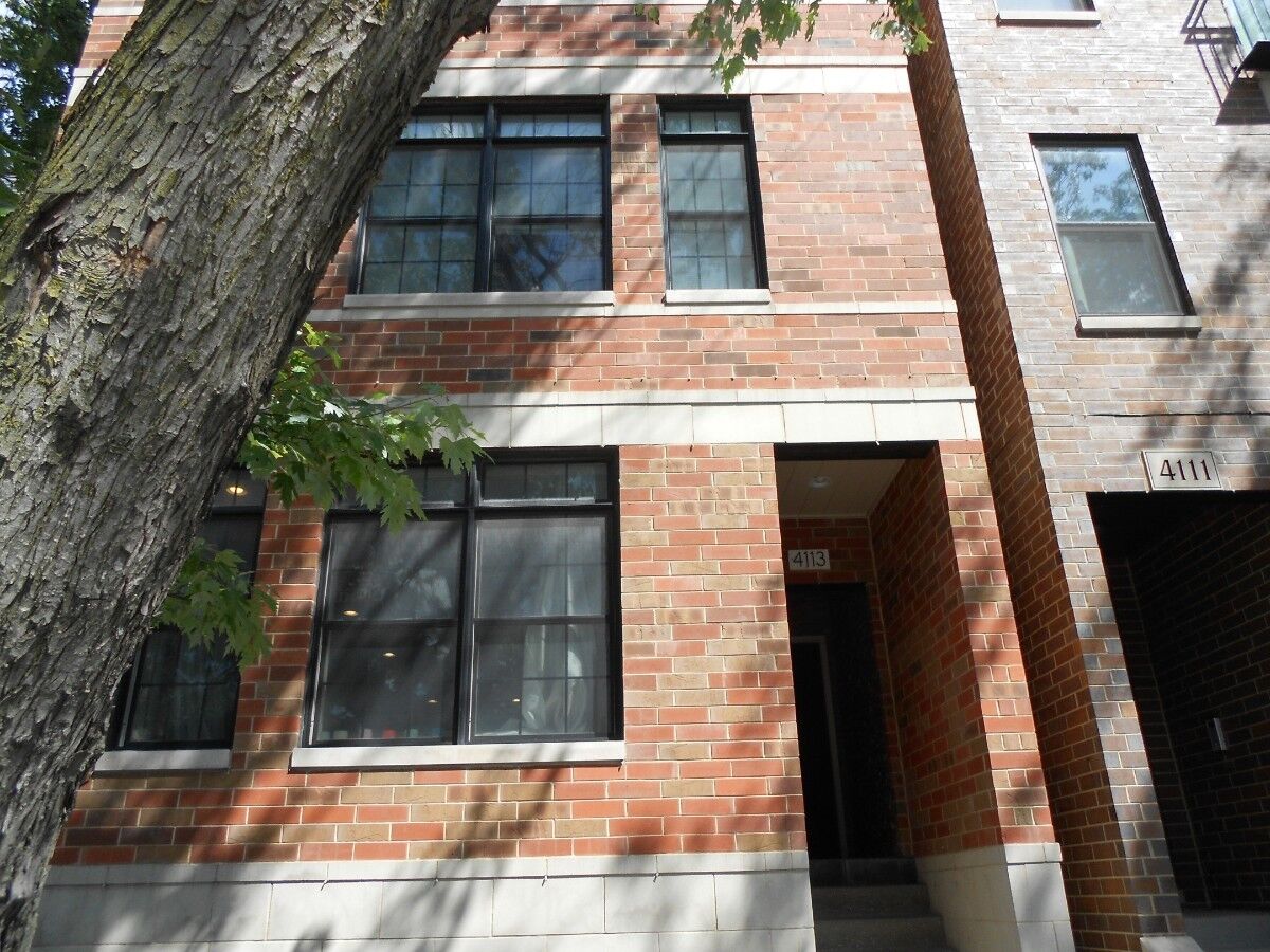 Property Photo:  4113 N Western Avenue 3  IL 60618 