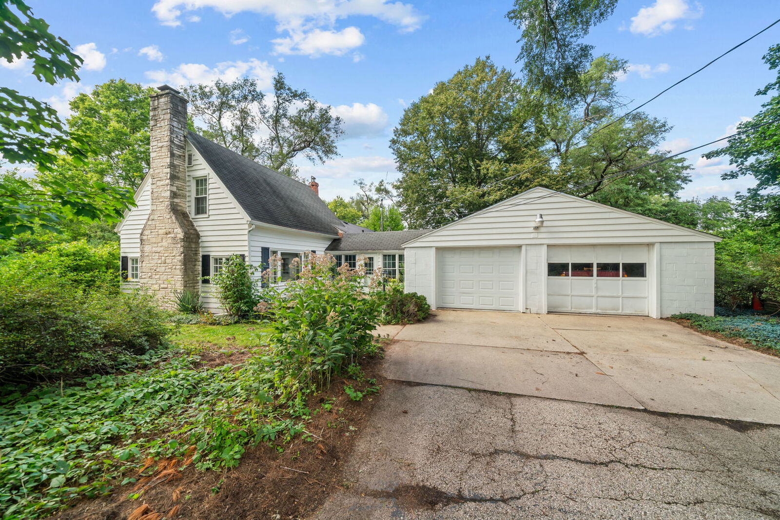 Property Photo:  571 W Rockton Road  IL 61072 