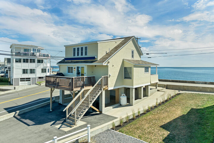 Property Photo: 393 Webhannet Drive ME 04090