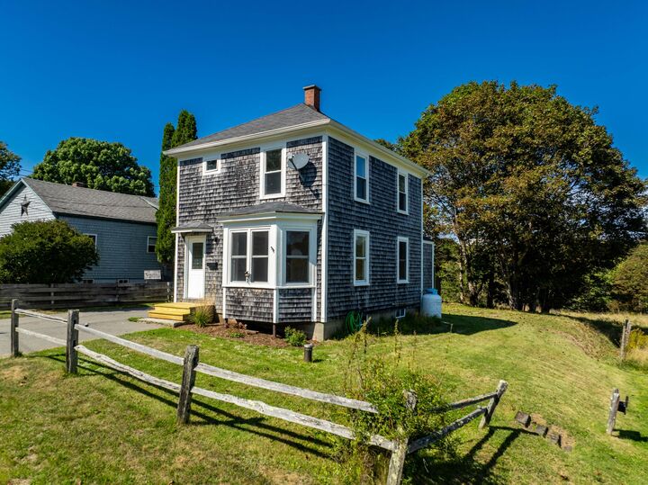 Property Photo: 19 Lincoln Street ME 04631