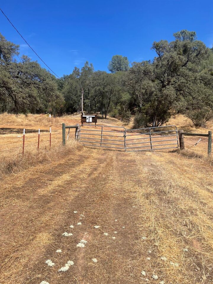 Property Photo: 2559 Appaloosa Way CA 95222