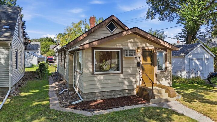 Property Photo: 1015 Kruse Street MN 55118