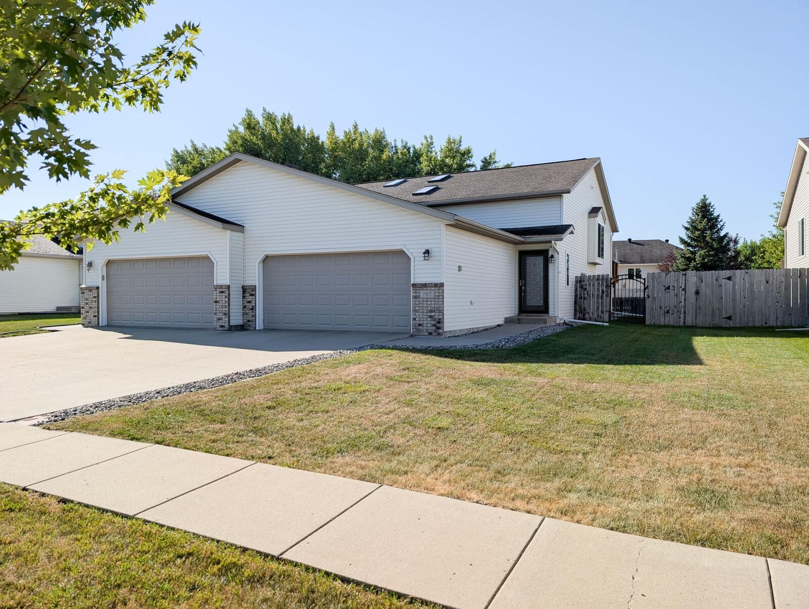 Property Photo:  707 14th Avenue E  ND 58078 
